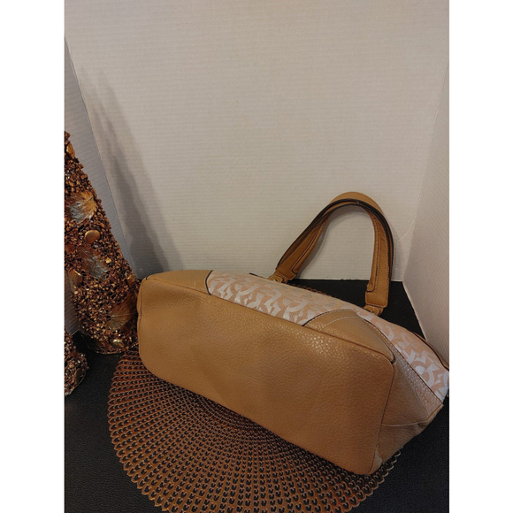 Etienne Aigner Shoulder Bag - Picture 4 of 7